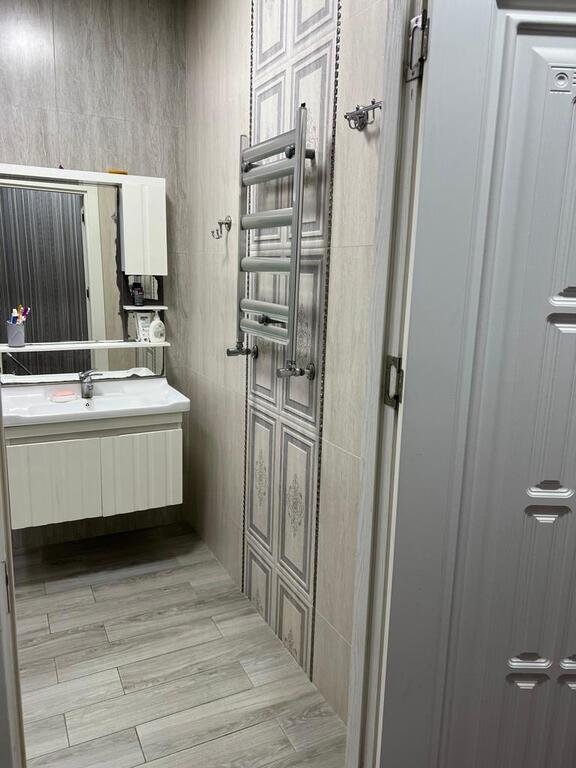 Satılır 2 otaqlı köhnə tikili, 56 m², Elmlər Akademiyası m.-18