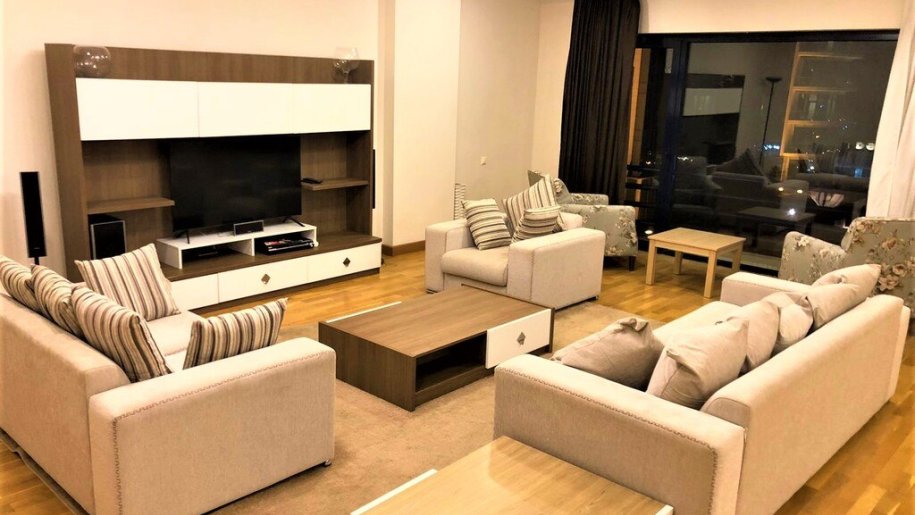 Kirayə verilir 4 otaqlı yeni tikili, 240 m², 28 May m.-2