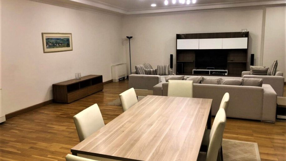 Kirayə verilir 4 otaqlı yeni tikili, 240 m², 28 May m.-4