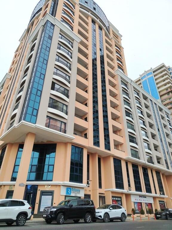 Kirayə verilir 4 otaqlı yeni tikili, 240 m², 28 May m.-27