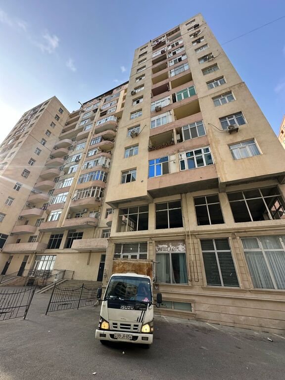 Satılır 3 otaqlı yeni tikili, 136 m², İnşaatçılar m.-7