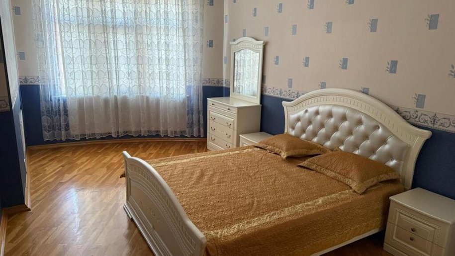Kirayə verilir 3 otaqlı yeni tikili, 160 m², 28 May m.-2