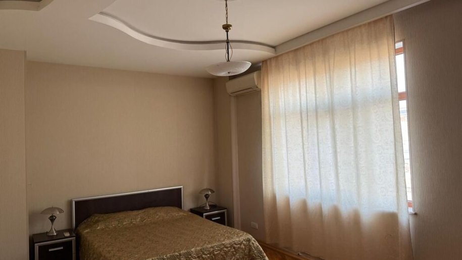 Kirayə verilir 3 otaqlı yeni tikili, 160 m², 28 May m.-3