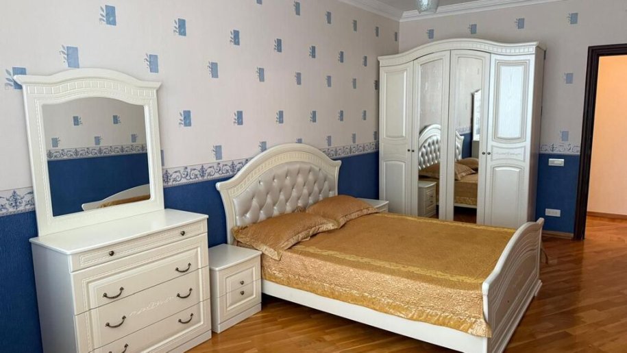 Kirayə verilir 3 otaqlı yeni tikili, 160 m², 28 May m.-5