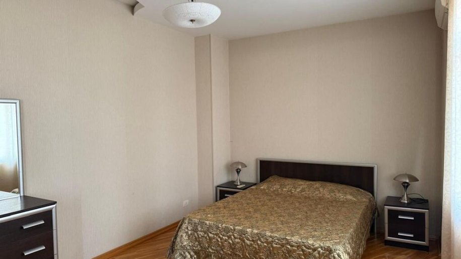 Kirayə verilir 3 otaqlı yeni tikili, 160 m², 28 May m.-7