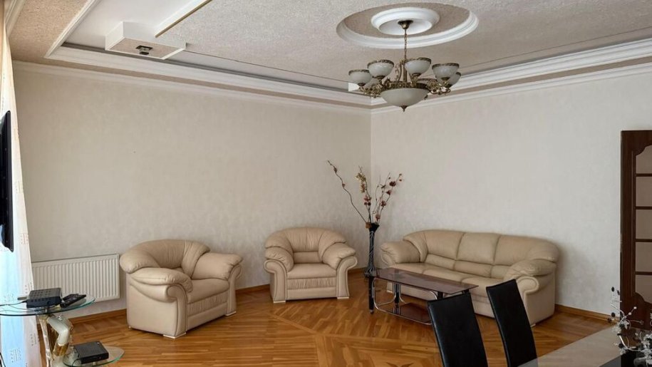 Kirayə verilir 3 otaqlı yeni tikili, 160 m², 28 May m.-9