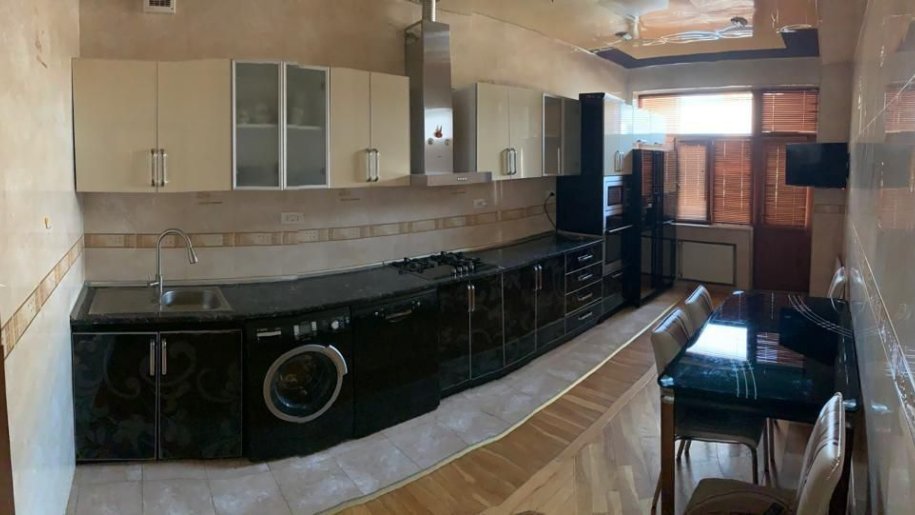 Kirayə verilir 3 otaqlı yeni tikili, 160 m², 28 May m.-10