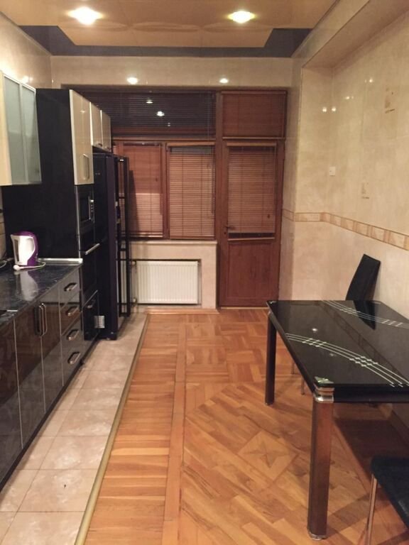 Kirayə verilir 3 otaqlı yeni tikili, 160 m², 28 May m.-11