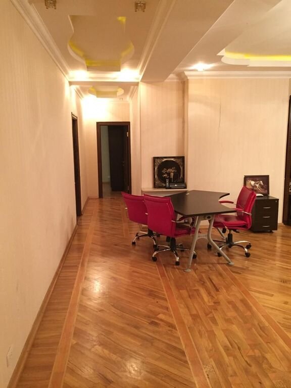 Kirayə verilir 3 otaqlı yeni tikili, 160 m², 28 May m.-12