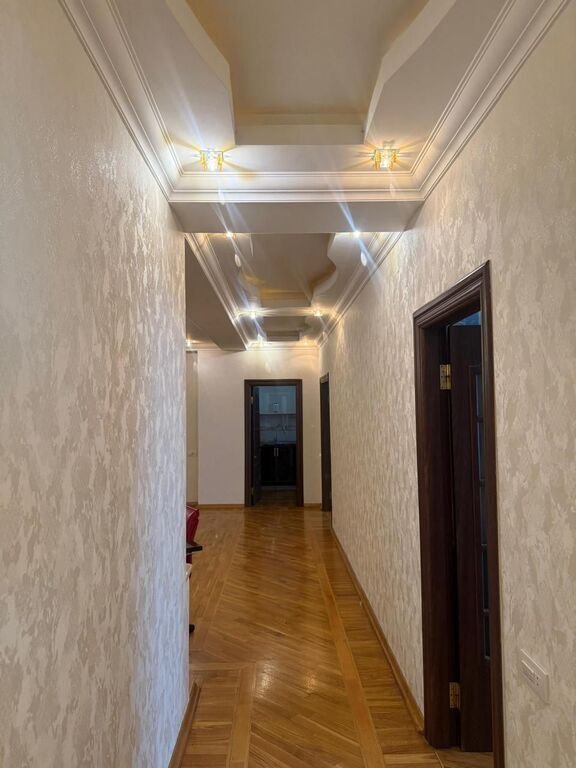 Kirayə verilir 3 otaqlı yeni tikili, 160 m², 28 May m.-14