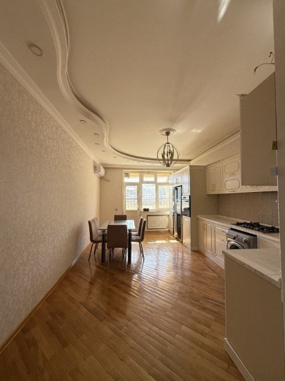 Satılır 3 otaqlı yeni tikili, 180 m², Nizami m.-12
