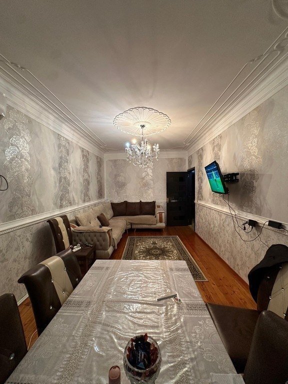 Satılır 3 otaqlı köhnə tikili, 98 m², Elmlər Akademiyası m.-3