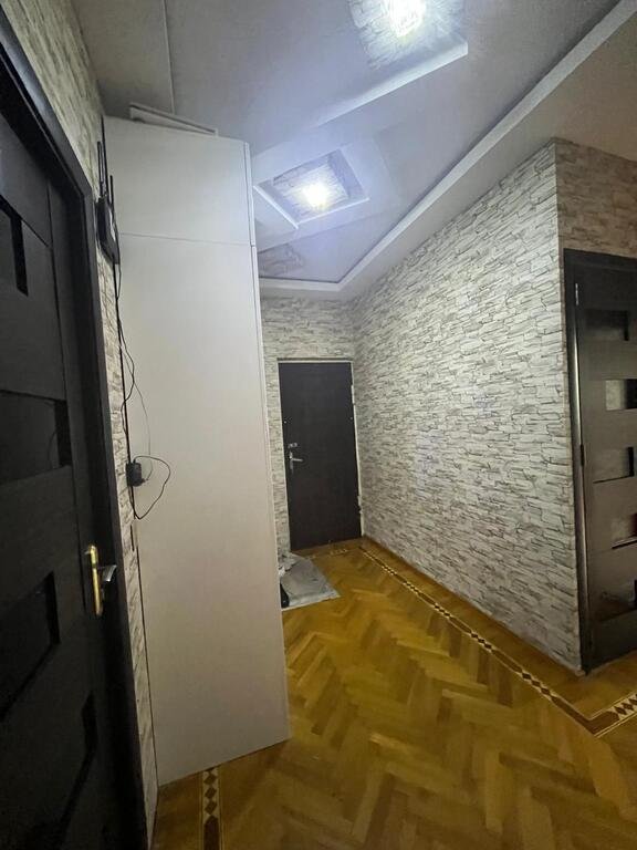 Satılır 3 otaqlı köhnə tikili, 98 m², Elmlər Akademiyası m.-4