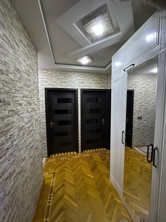 Satılır 3 otaqlı köhnə tikili, 98 m², Elmlər Akademiyası m.-19
