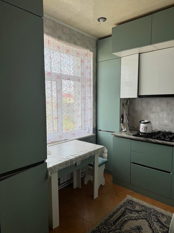 Kirayə verilir 2 otaqlı köhnə tikili, 80 m², Qara Qarayev m.-1