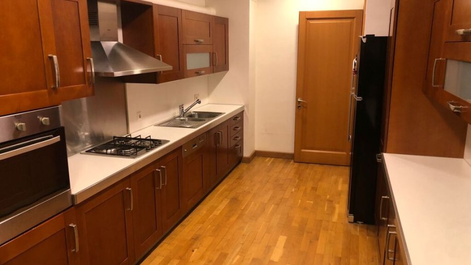 Kirayə verilir 4 otaqlı yeni tikili, 220 m², 28 May m.-7