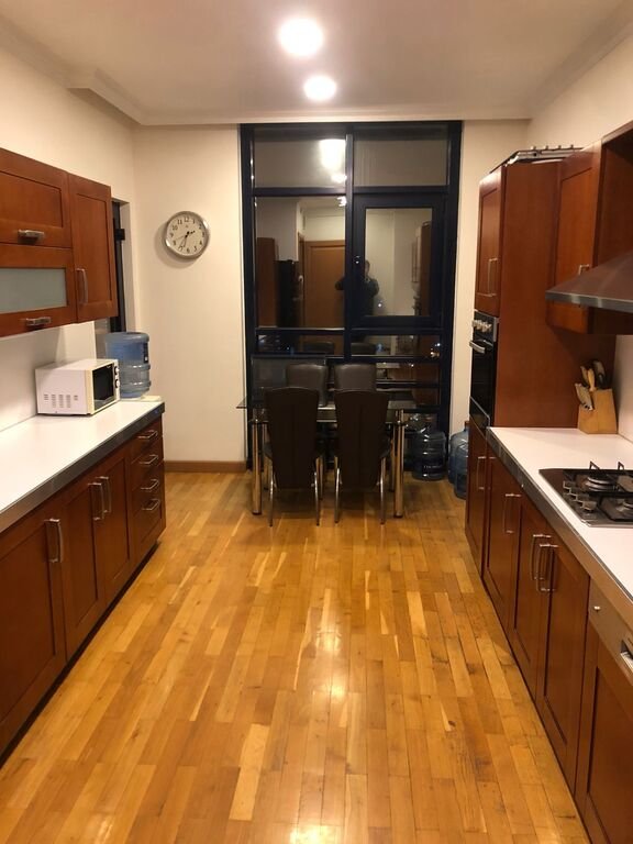 Kirayə verilir 4 otaqlı yeni tikili, 220 m², 28 May m.-9