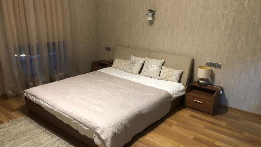 Kirayə verilir 4 otaqlı yeni tikili, 220 m², 28 May m.-11