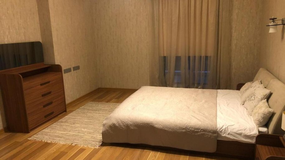 Kirayə verilir 4 otaqlı yeni tikili, 220 m², 28 May m.-12