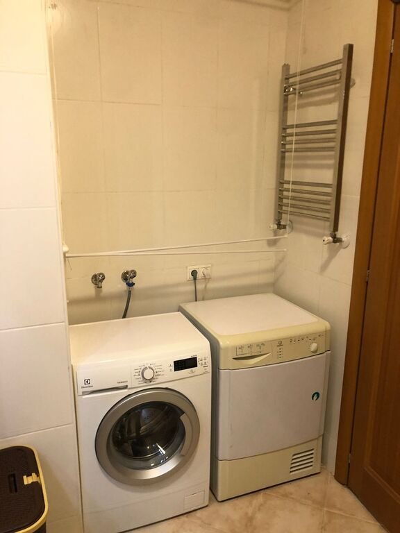 Kirayə verilir 4 otaqlı yeni tikili, 220 m², 28 May m.-14