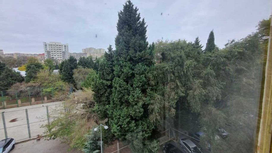 Satılır 2 otaqlı köhnə tikili, 50 m², Azadlıq Prospekti m.-3