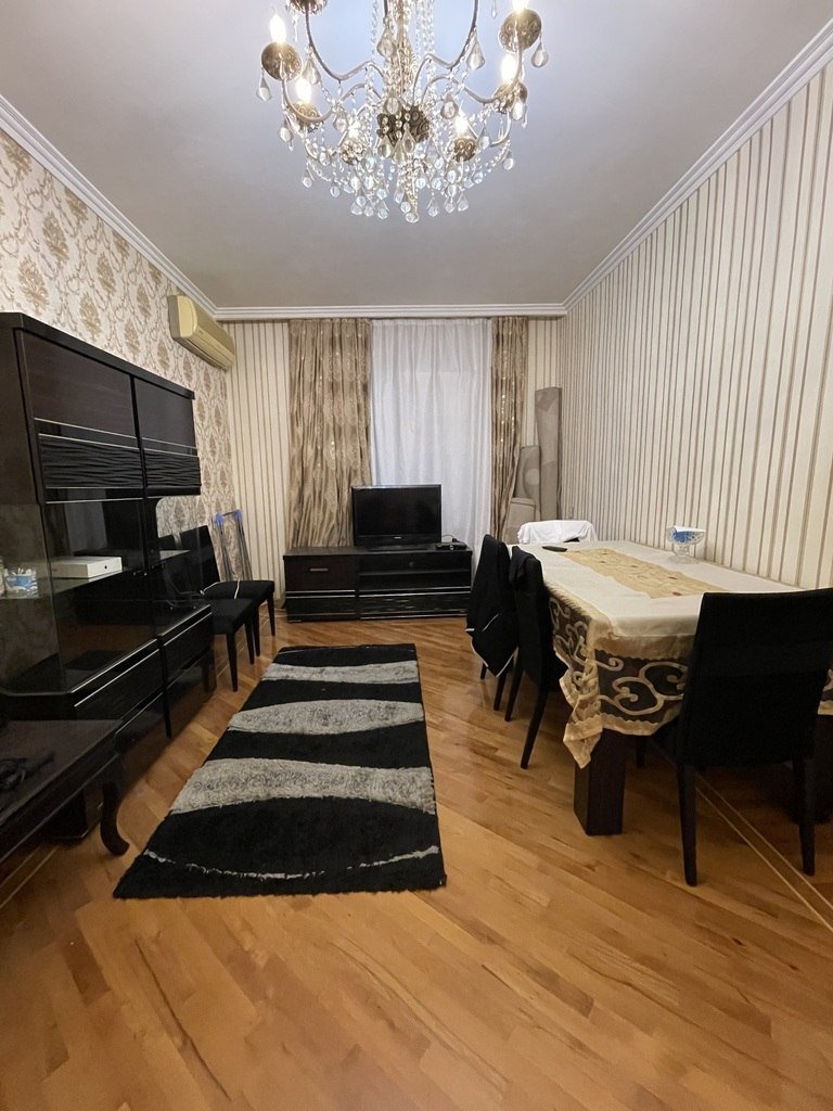 Satılır 2 otaqlı köhnə tikili, 65 m², Xalqlar dostluğu m.-4