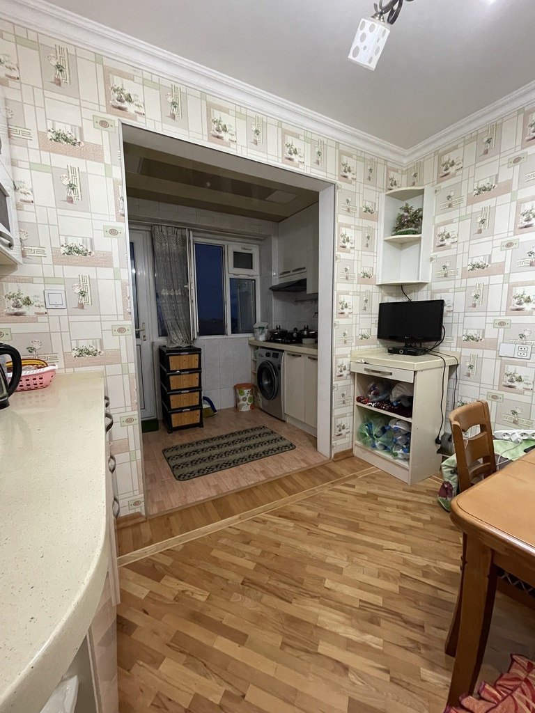 Satılır 2 otaqlı köhnə tikili, 65 m², Xalqlar dostluğu m.-6