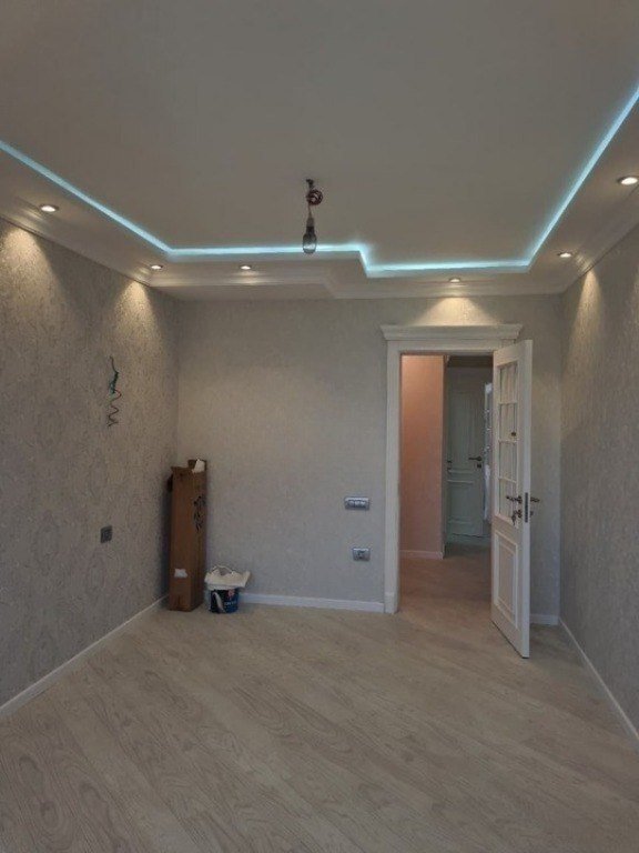 Satılır 3 otaqlı köhnə tikili, 80 m², Azadlıq Prospekti m.-8