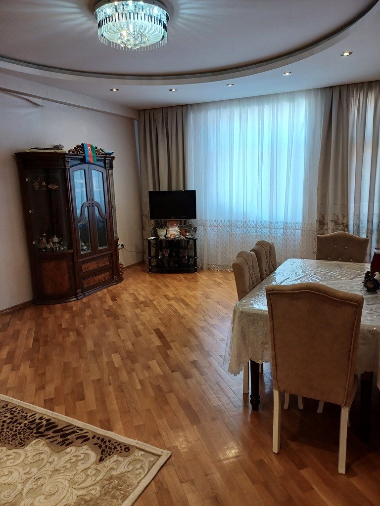 Satılır 3 otaqlı yeni tikili, 90 m², İnşaatçılar m.-6