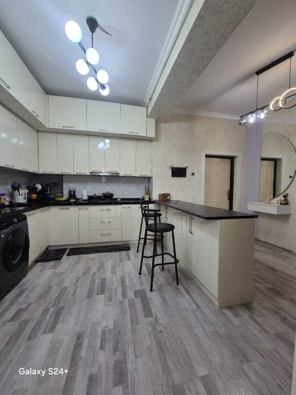 Satılır 3 otaqlı yeni tikili, 105 m², İnşaatçılar m.-10
