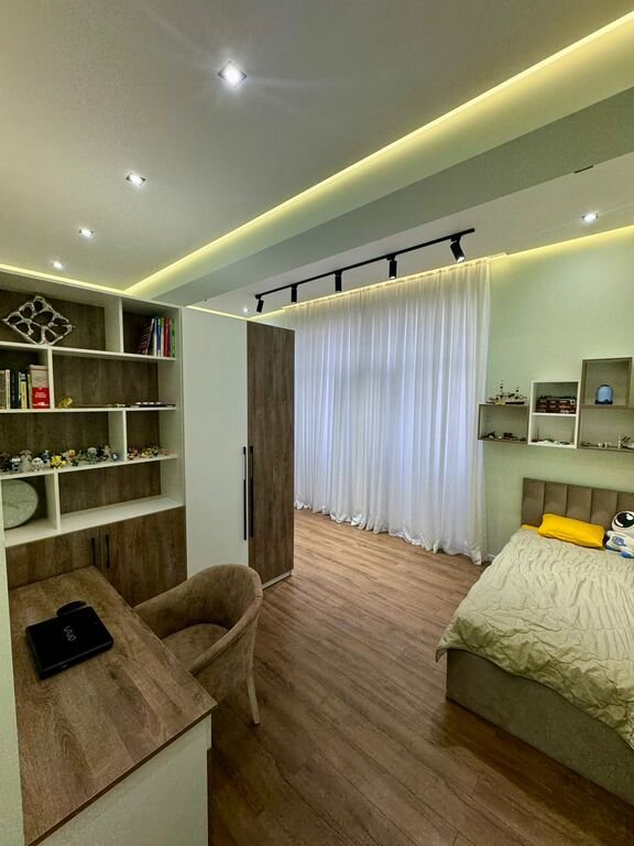 Kirayə verilir 3 otaqlı yeni tikili, 90 m², 28 May m.-4