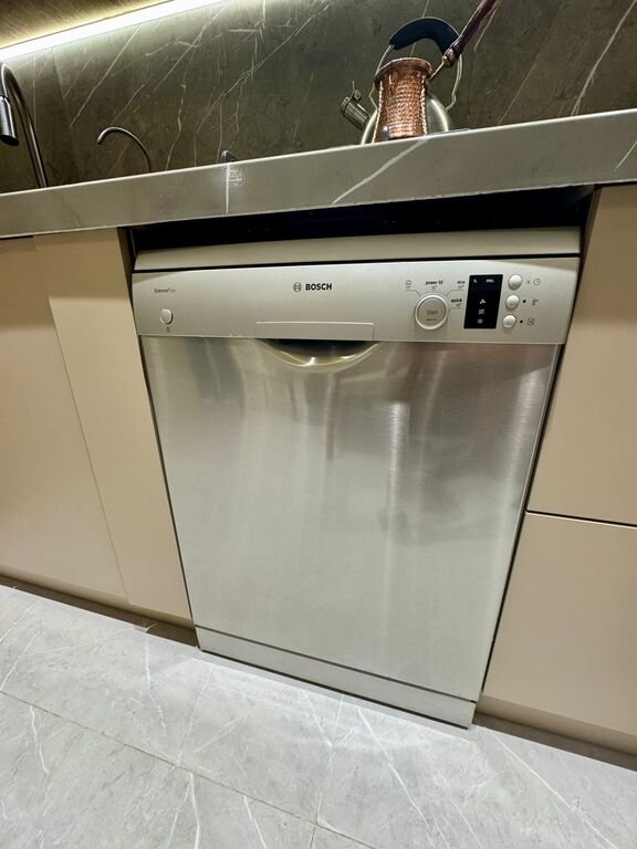 Kirayə verilir 3 otaqlı yeni tikili, 90 m², 28 May m.-7