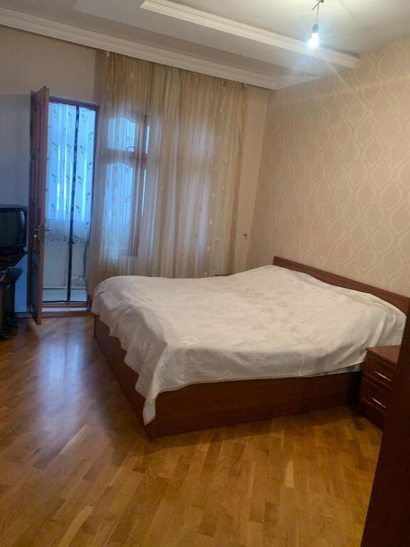 Satılır 4 otaqlı köhnə tikili, 100 m², Xalqlar dostluğu m.-4