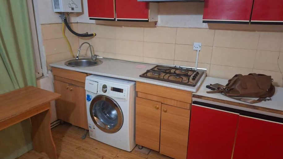 Kirayə verilir 2 otaqlı köhnə tikili, 80 m², İnşaatçılar m.-1