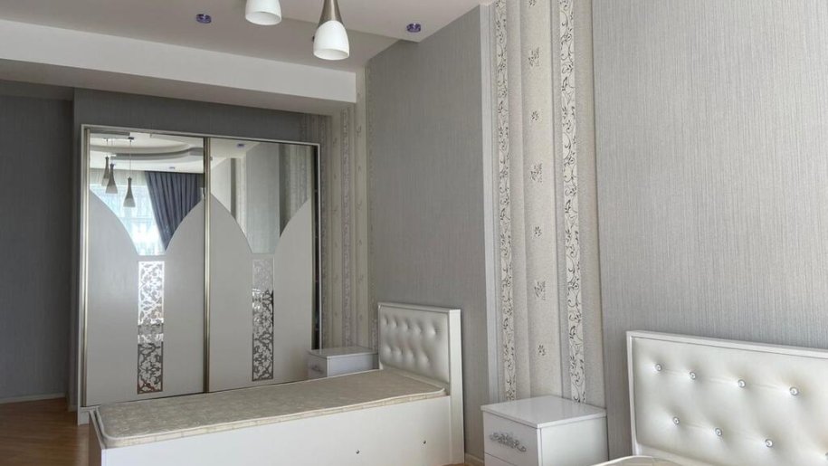 Kirayə verilir 3 otaqlı yeni tikili, 150 m², 8 noyabr-10