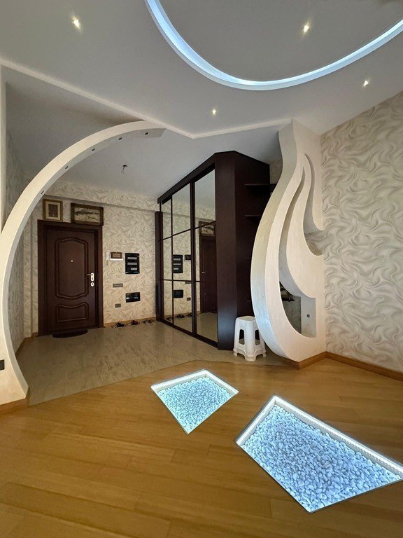 Satılır 4 otaqlı yeni tikili, 316 m², 28 May m.-13