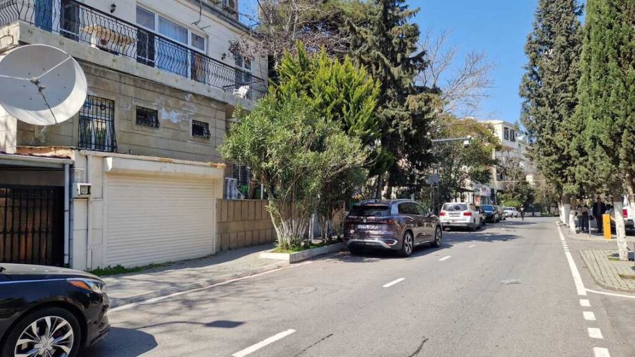 Satılır 4 otaqlı köhnə tikili, 130 m², Nizami m.-1