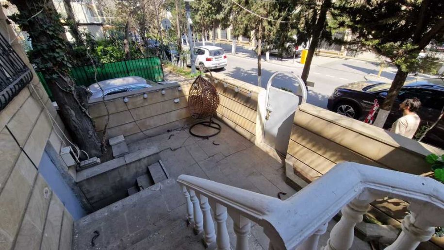 Satılır 4 otaqlı köhnə tikili, 130 m², Nizami m.-3