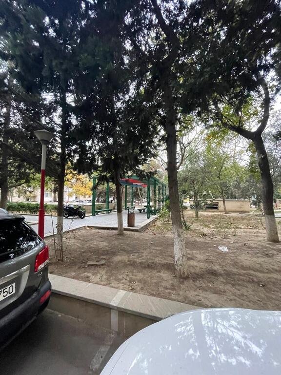 Satılır 2 otaqlı köhnə tikili, 42 m², Elmlər Akademiyası m.-1