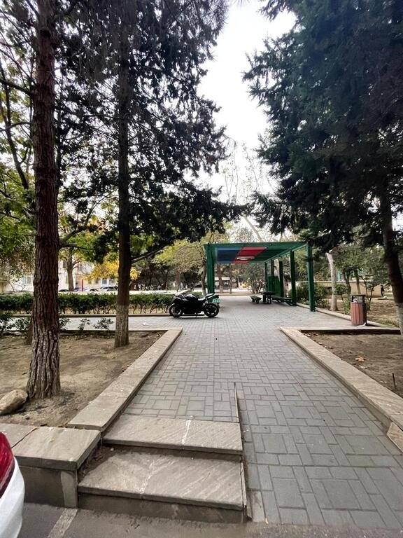 Satılır 2 otaqlı köhnə tikili, 42 m², Elmlər Akademiyası m.-3