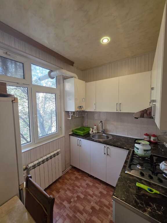 Satılır 2 otaqlı köhnə tikili, 60 m², Azadlıq Prospekti m.-7