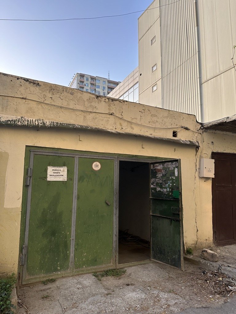 24.6 m<sup>2</sup> qaraj icarəyə verilir, 8 noyabr-1