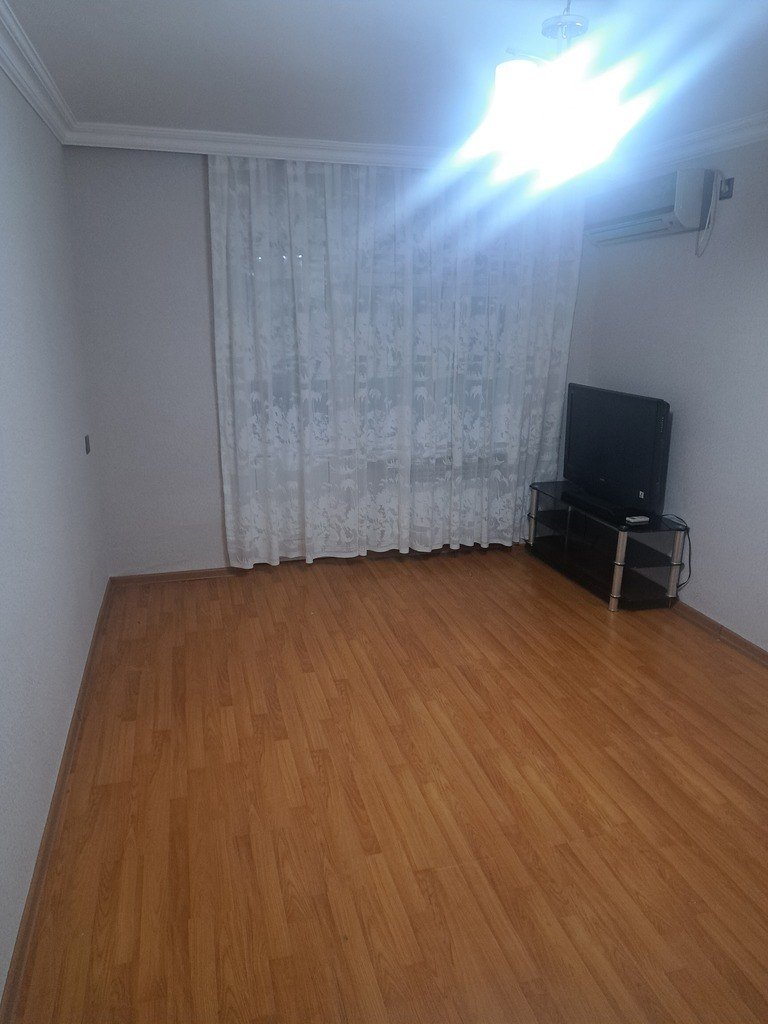 Kirayə verilir 2 otaqlı köhnə tikili, 50 m², Neftçilər m.-1