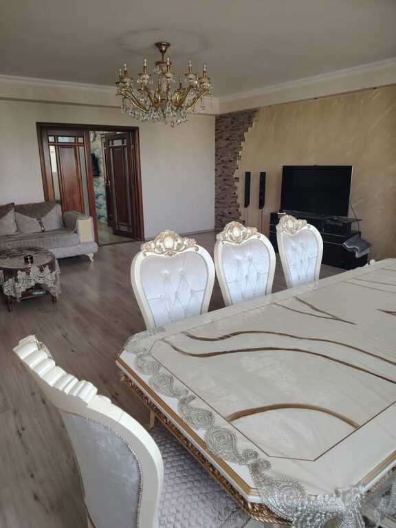 Satılır 3 otaqlı köhnə tikili, 100 m², İnşaatçılar m.-4