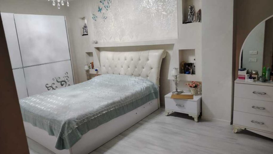 Satılır 3 otaqlı köhnə tikili, 100 m², İnşaatçılar m.-5