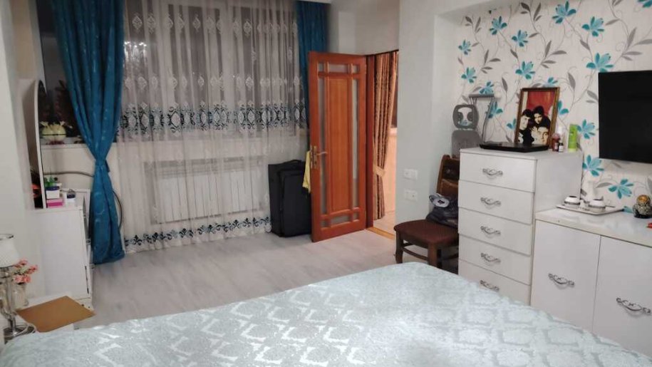 Satılır 3 otaqlı köhnə tikili, 100 m², İnşaatçılar m.-10