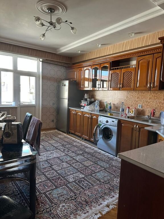 Kirayə verilir 2 otaqlı yeni tikili, 80 m², İnşaatçılar m.-4