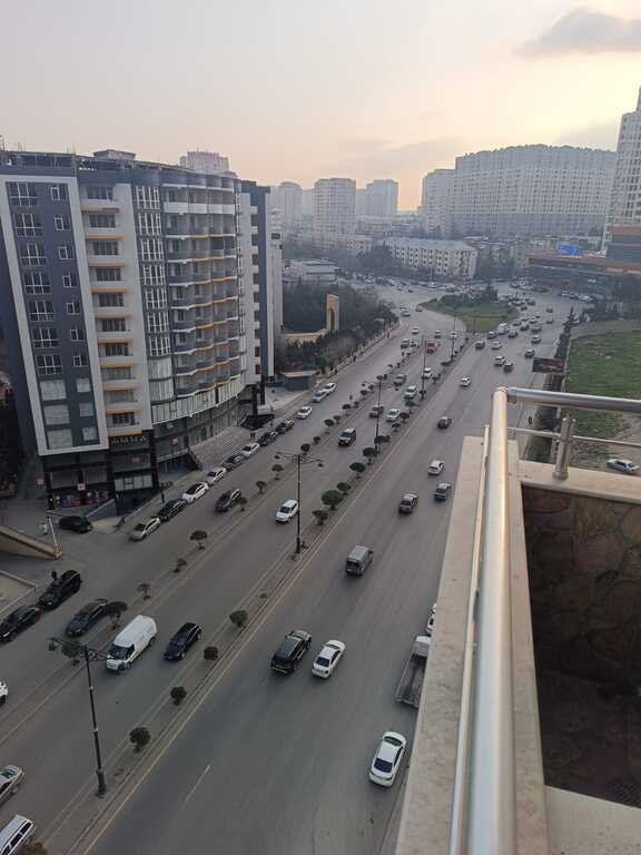 Satılır 4 otaqlı yeni tikili, 230 m², İnşaatçılar m.-2