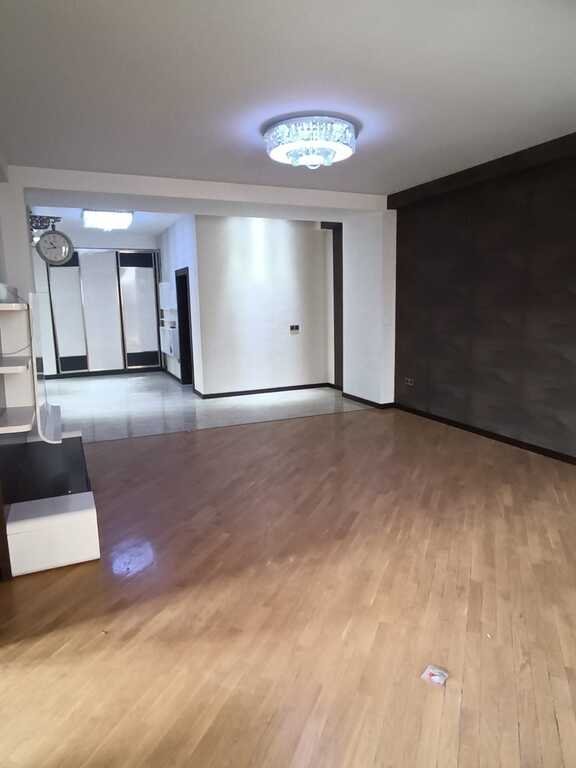 Satılır 4 otaqlı yeni tikili, 230 m², İnşaatçılar m.-5