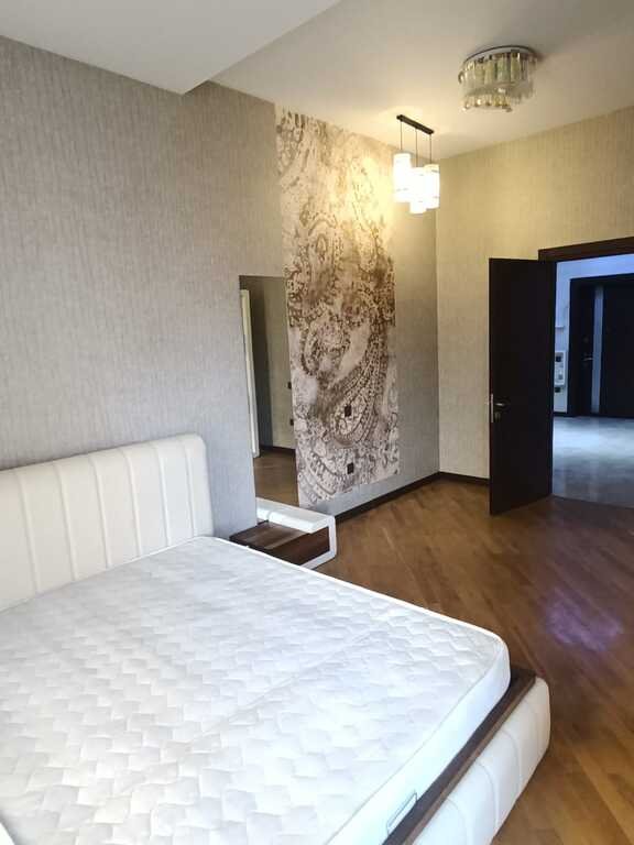 Satılır 4 otaqlı yeni tikili, 230 m², İnşaatçılar m.-9